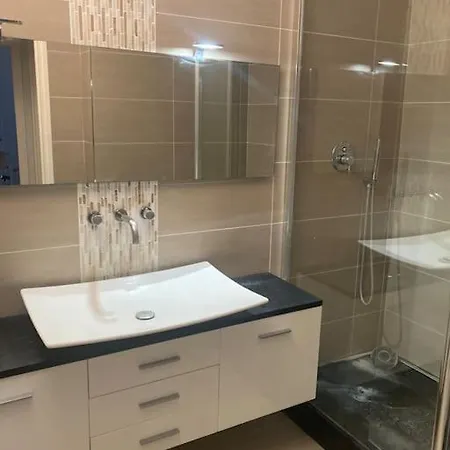 Porte De Paris Av Garage * Lille