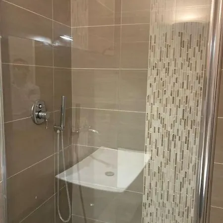 Porte De Paris Av Garage Appartement