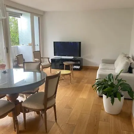 Porte De Paris Av Garage *